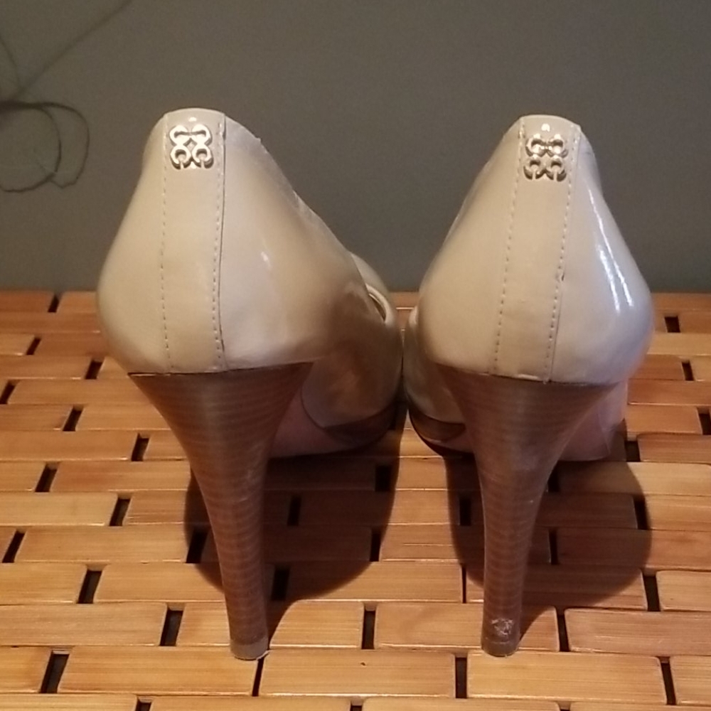 Coach nude heels sz 8.5 EUC - Picture 3 of 9